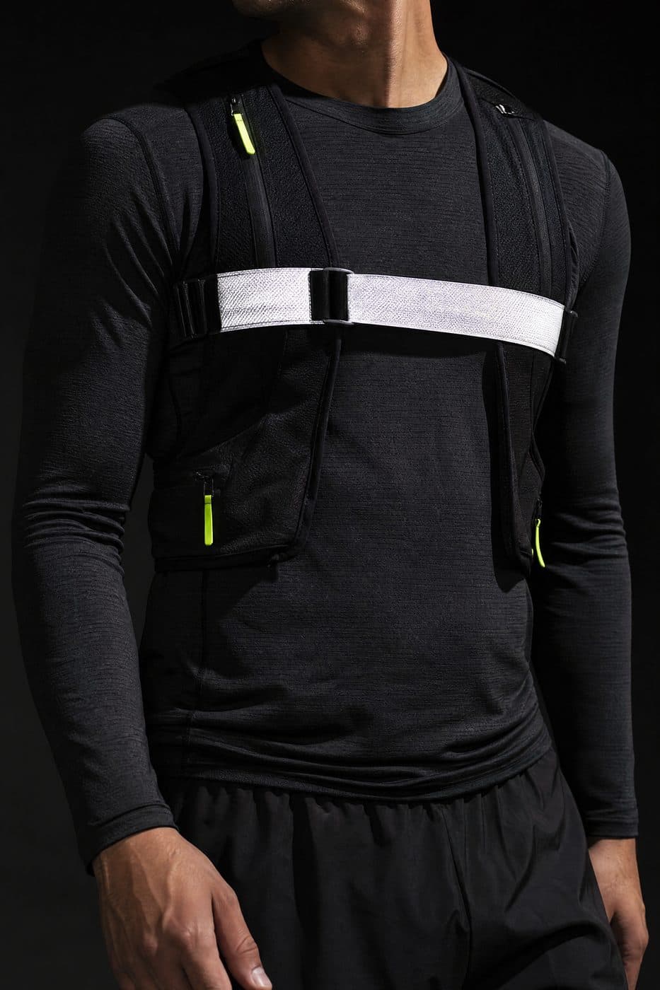 Reflective Vest Run — Adjustable vest with 360° glass-bead reflective tape.