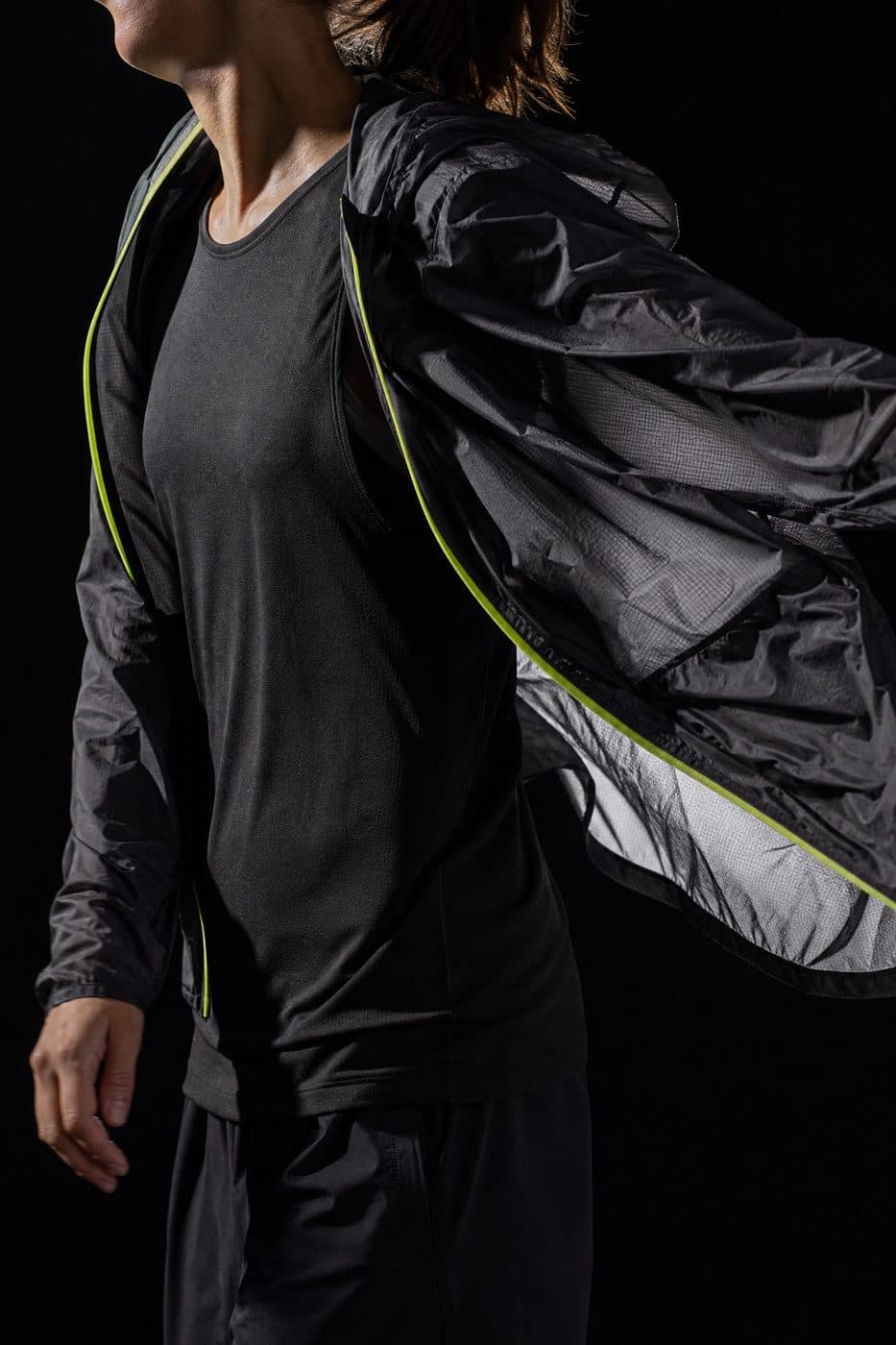 Wind Shell Ultralight — Splash-resistant wind shell. Not waterproof.