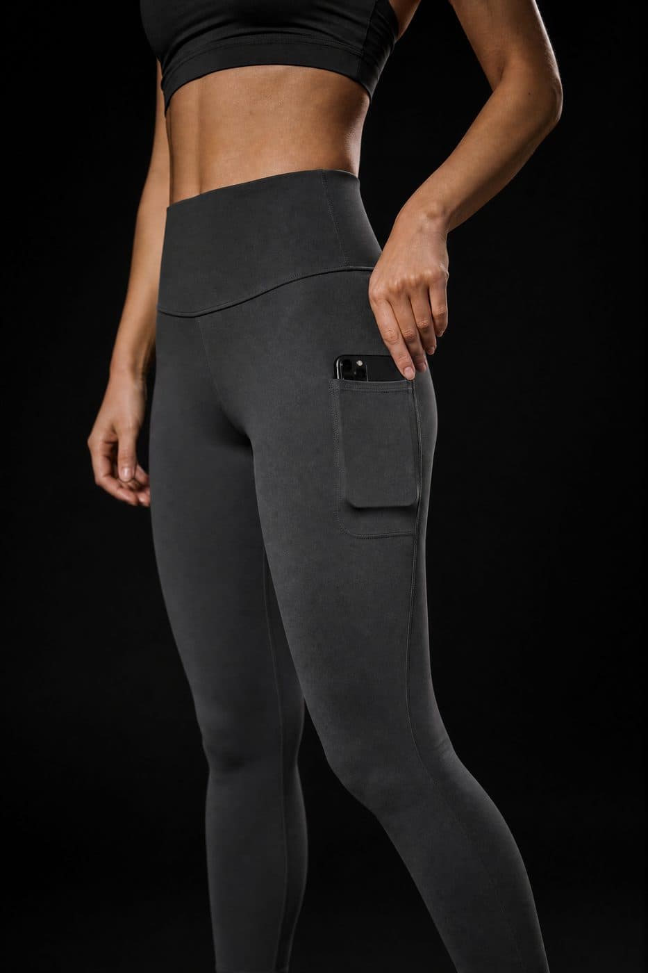 Yoga Legging Pocket — Same knit, plus two thigh pockets. Squat-proof: pass.
